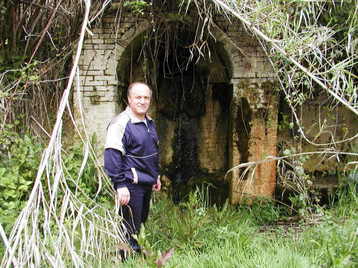 Angelo Fabiocchi presso la Fonte Vecchia in Villa Ripa di Teramo