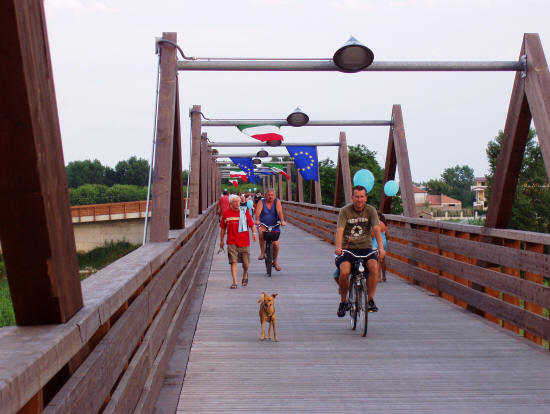 Il ponte ciclopedonale tra Giulianova e Cologna spiaggia