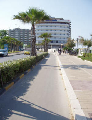 la pista ciclabile nella zona dei grandi alberghi a Montesilvano nord