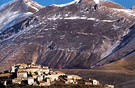 Monte Cucco Subasio passeggiate umbria Courtesy of  Silvana editoriale