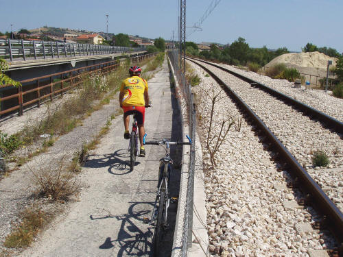 ponte in disuso sul torrente Fiumicino a San Nicol a Tordino di Teramo